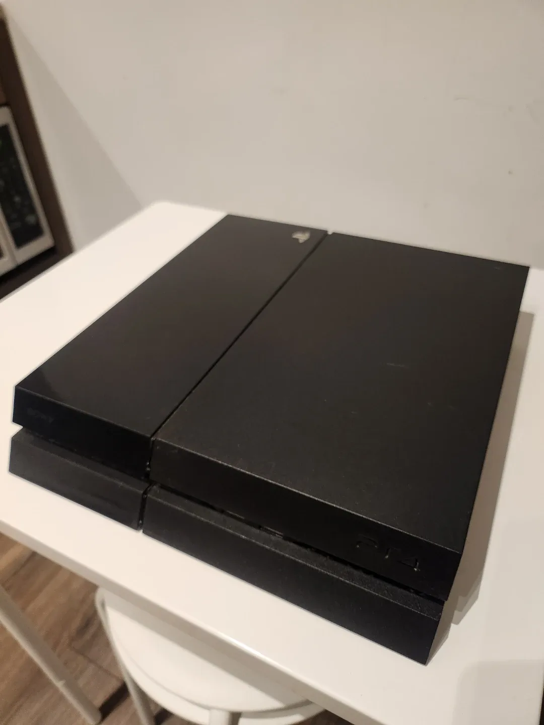 Sony PlayStation 4 (PS4)