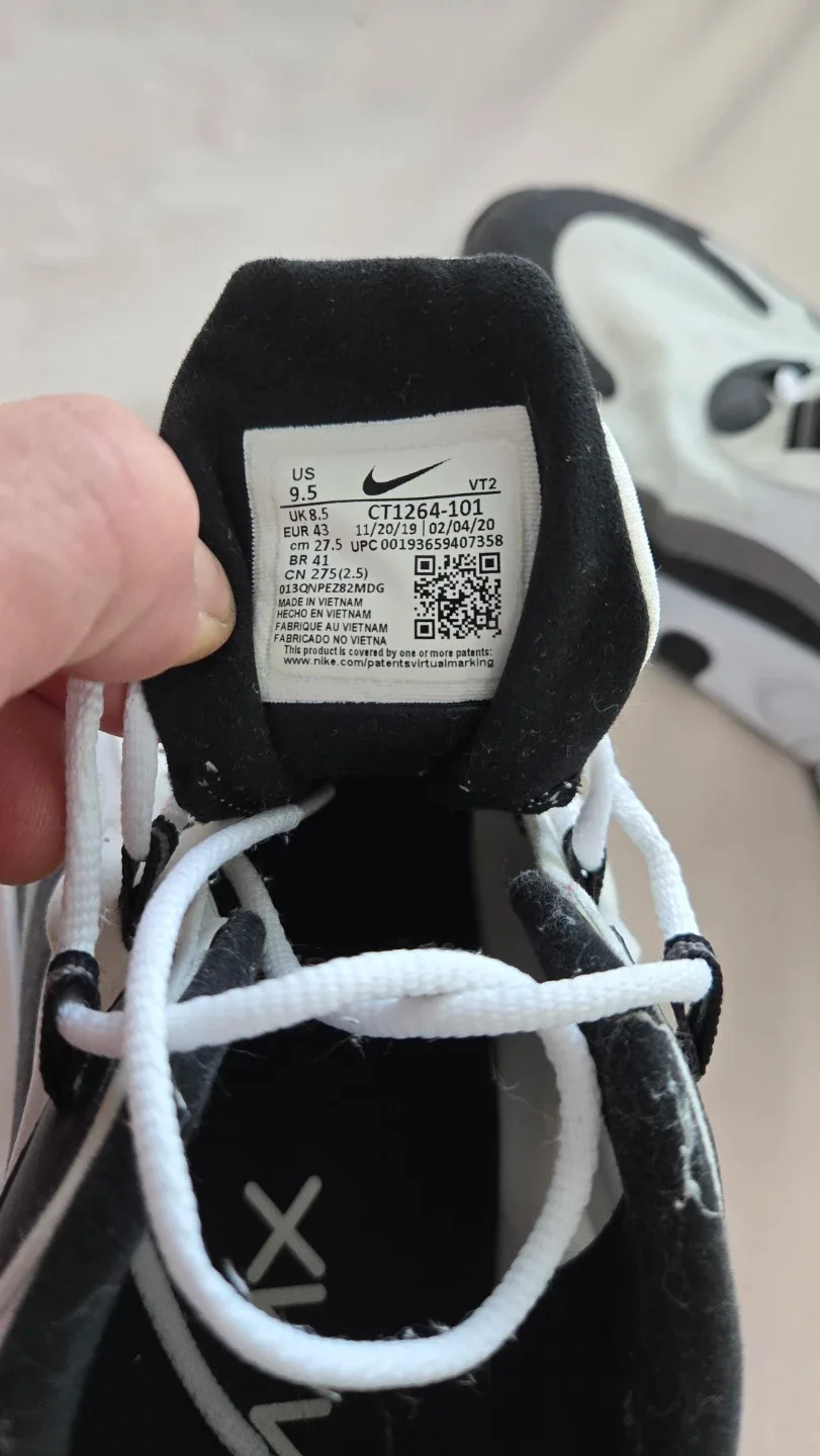 Nike Air Max 270 React - US 9.5 #Cleanout image indicator(3)