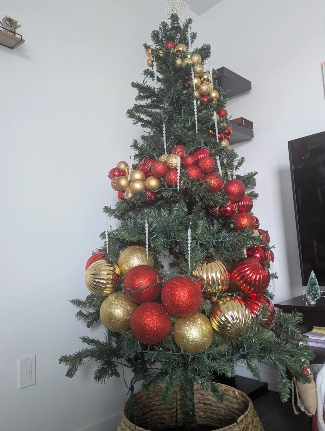 Christmas Tree with Ornaments for Sale (7 ft) image indicator(3)
