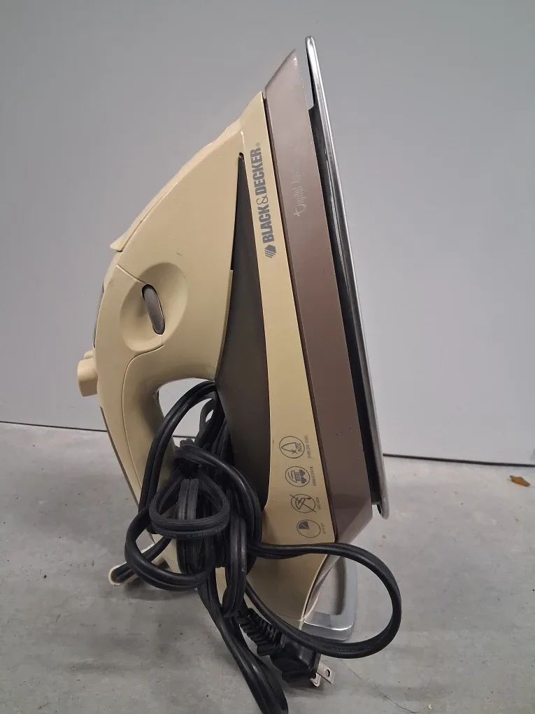 Black+Decker Digital Advantage Iron image indicator(2)