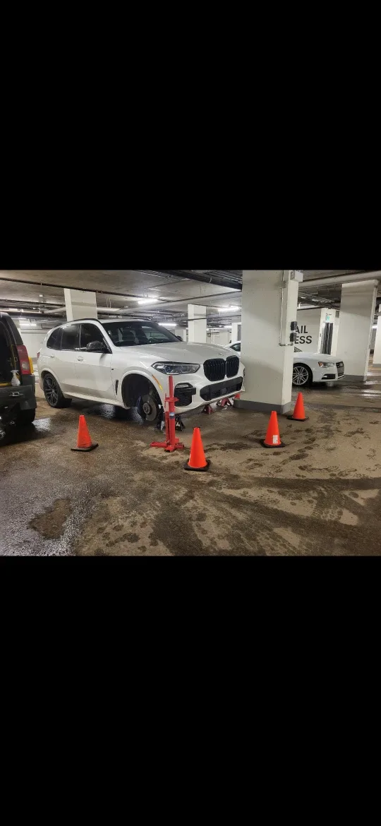 Flat tire repair mobile service or mechanic image indicator(4)