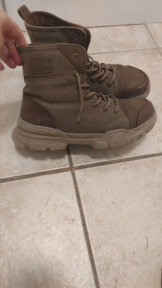 Men's steel toe boots size 8.5 image indicator(2)