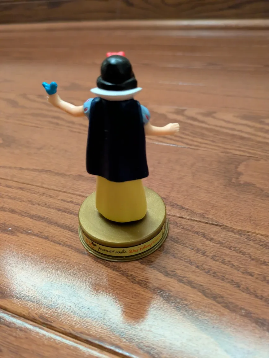 Disney Snow White Figurine - 1937 #cleanout image indicator(2)