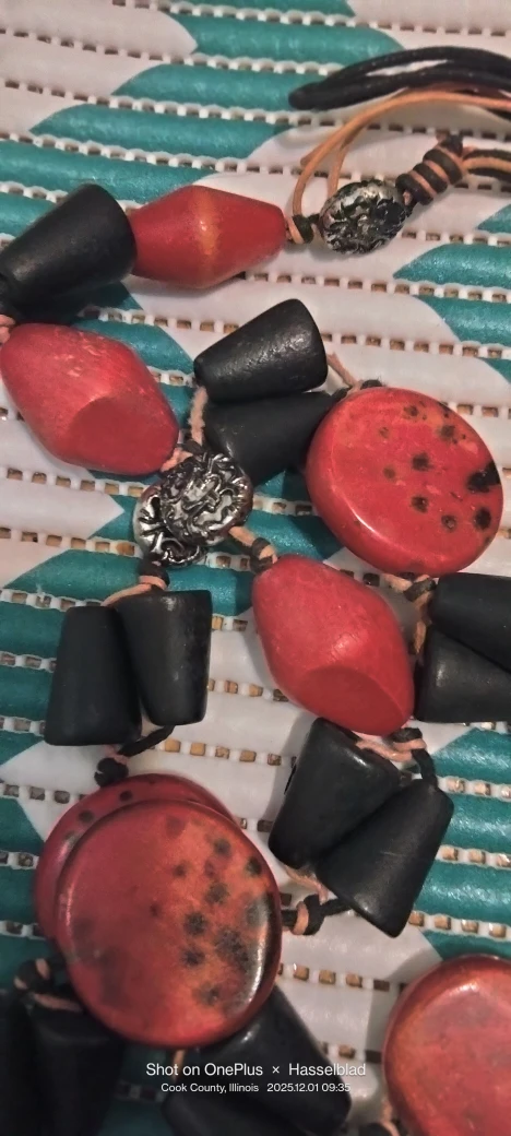 Red & Black Beaded Necklace - photo 3