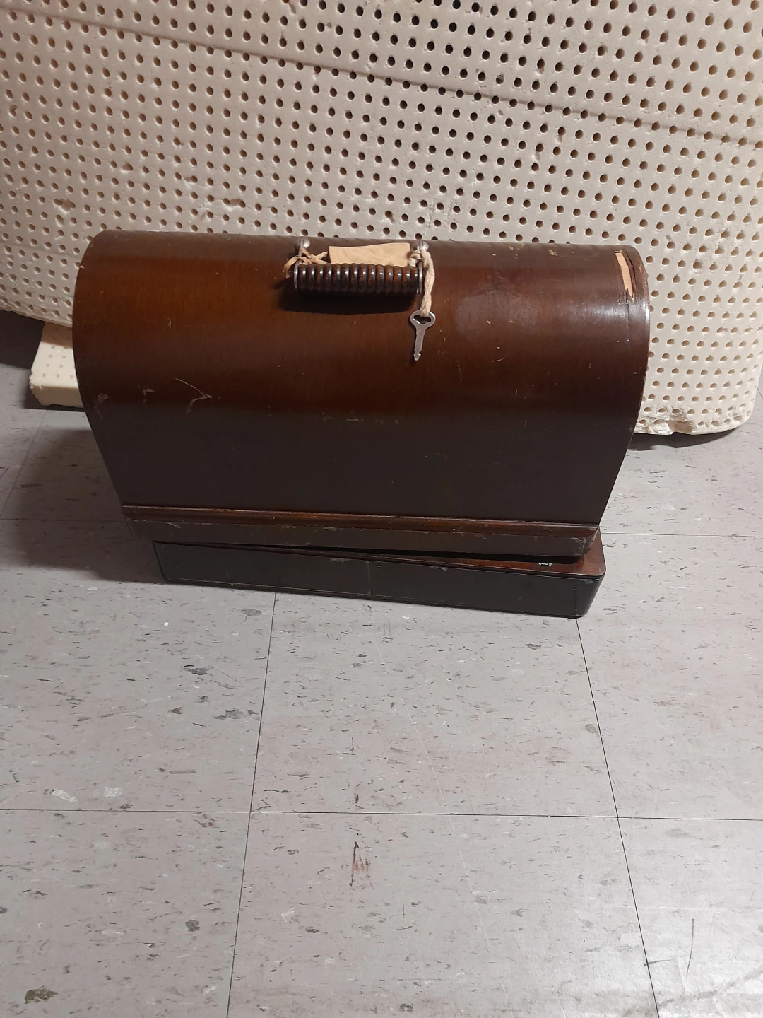 Vintage Singer Sewing Machine - photo 4