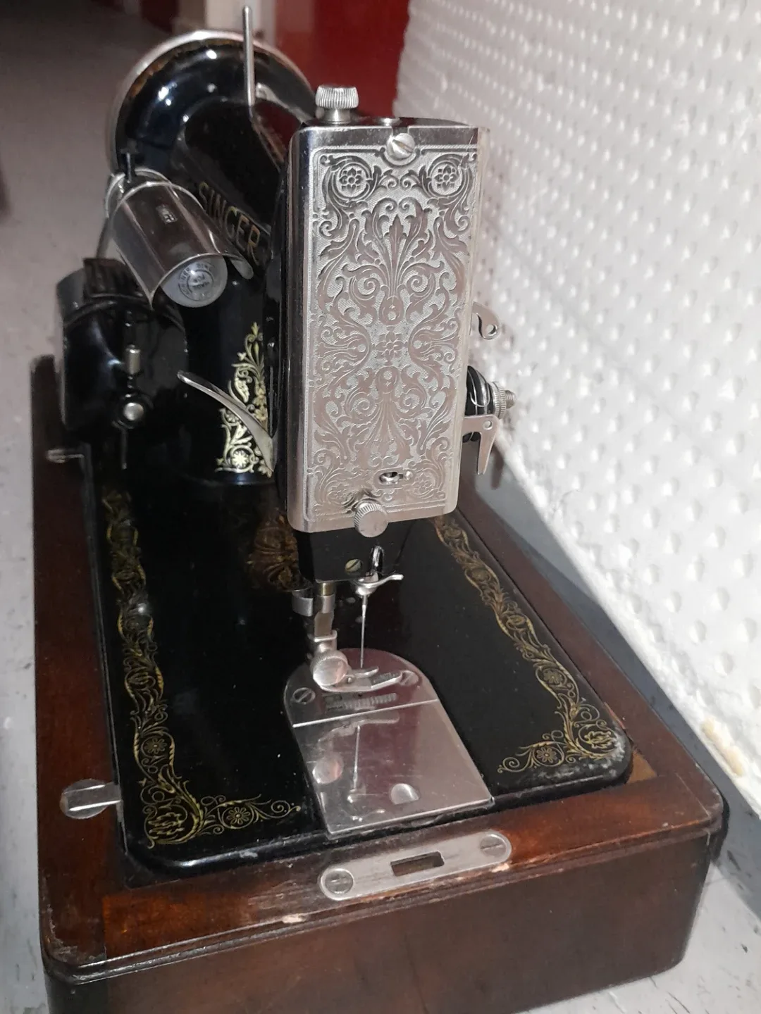 Vintage Singer Sewing Machine image indicator(9)