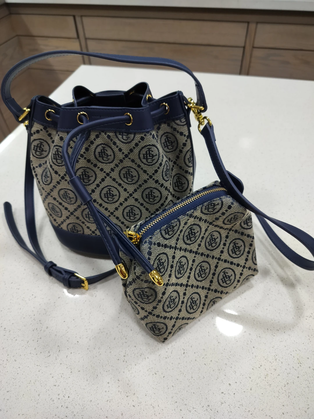 Bucket Bag & make up Purse set