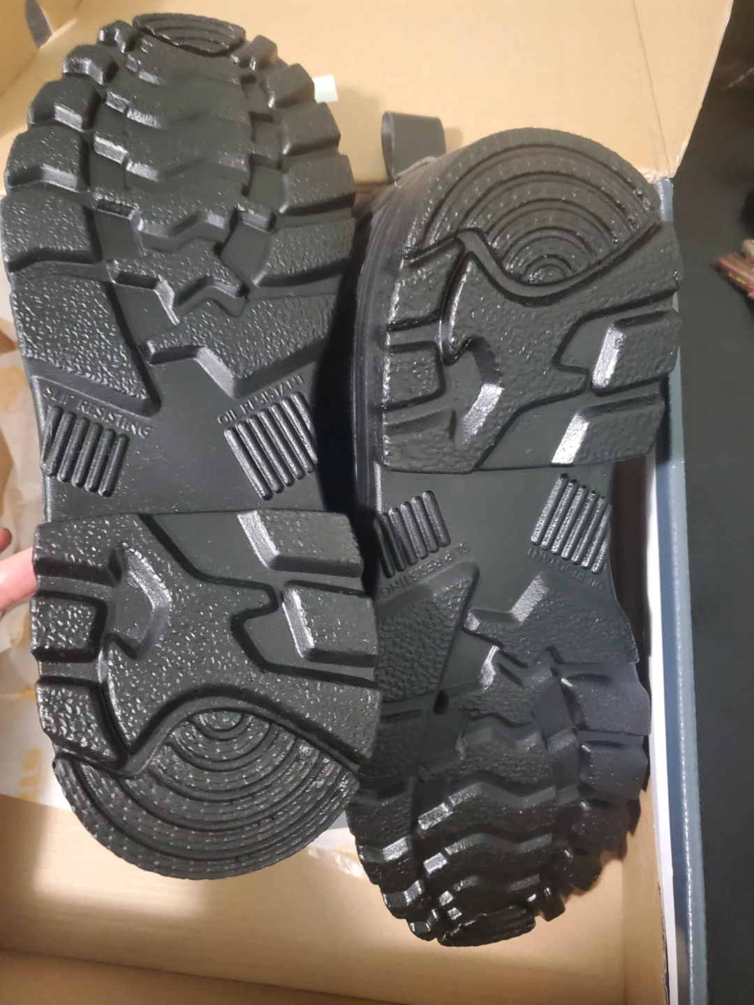 Safety shoes/ Work Boots - New in Box! - photo 2