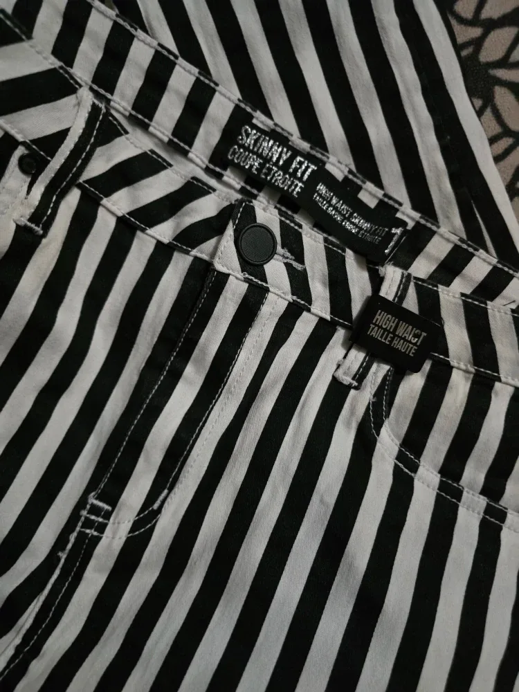 NEW Striped Skinny Fit High Waist Jeans - Size 13 #Cleanout image indicator(3)