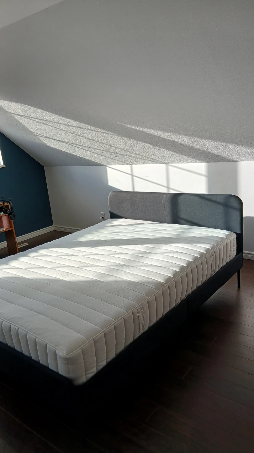 IKEA VALEVÅG Queen Mattress