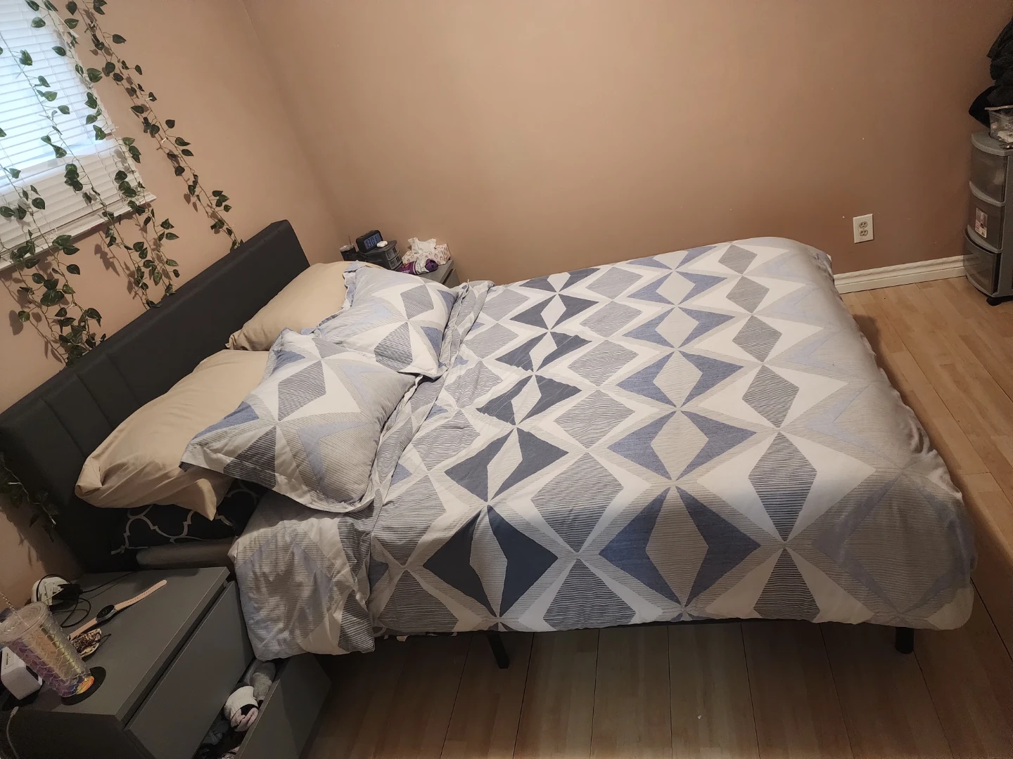 Bed frame and bedding set - photo 3