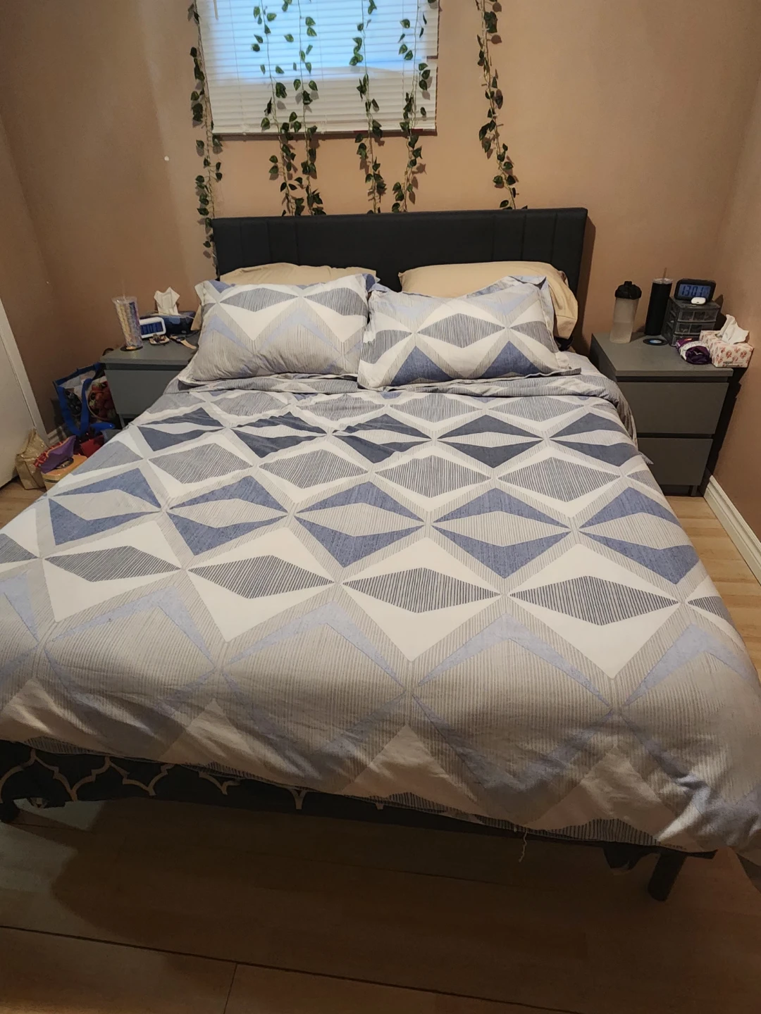 Bed frame and bedding set - photo 4