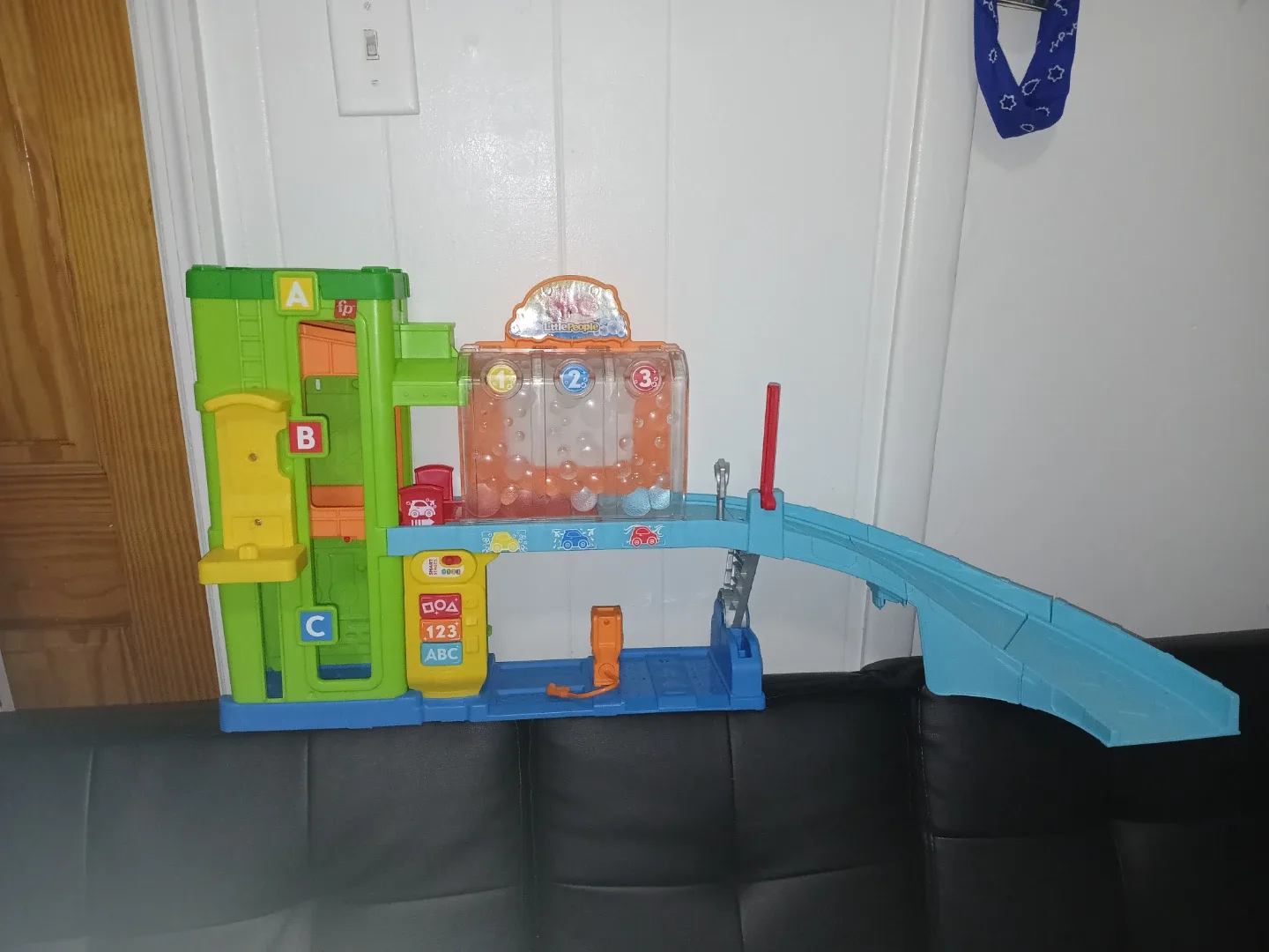 Fisher-Price Little People Helpful Garage