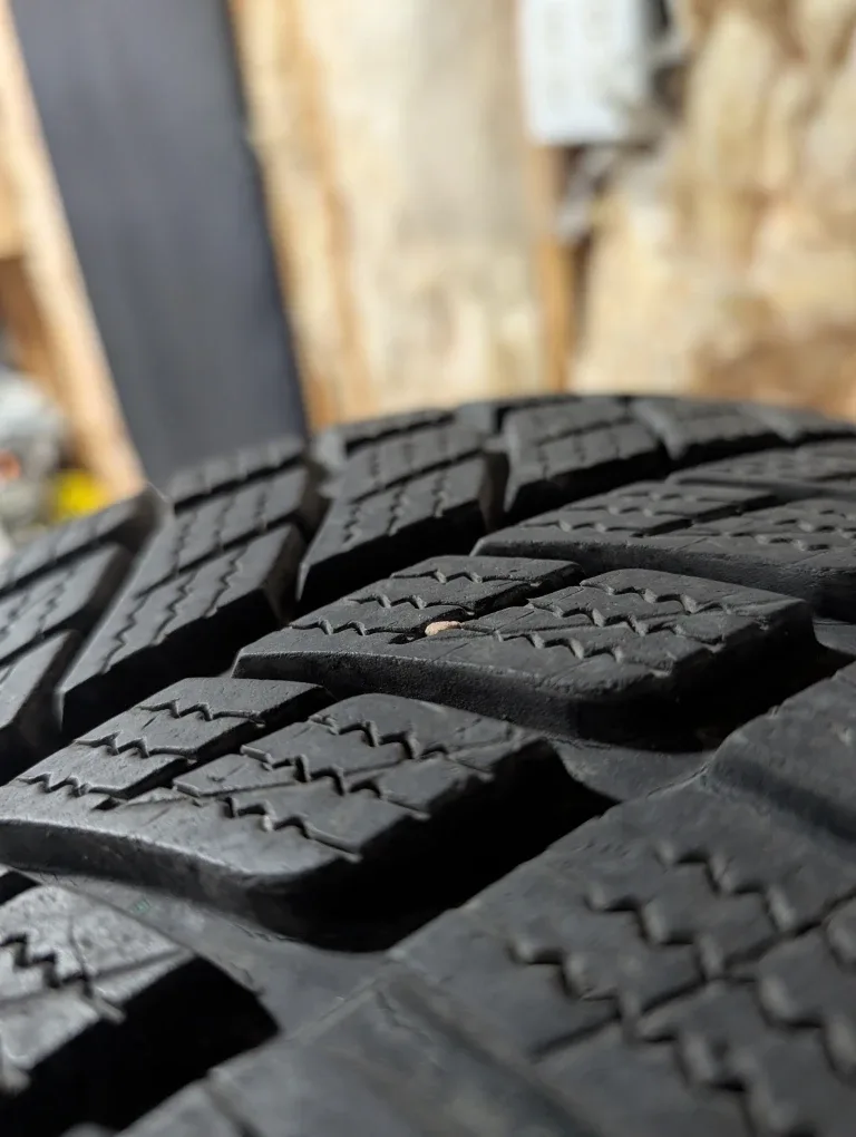 (4)-225/45R18 Winter Tires/Alloy Rims Off 2012 Kia Optima image indicator(3)