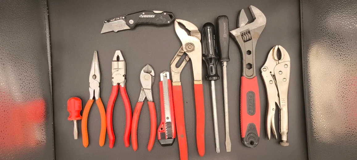 Premium Red Pro Tool Kit – Includes 12'' Adjustable Wrench image indicator(2)