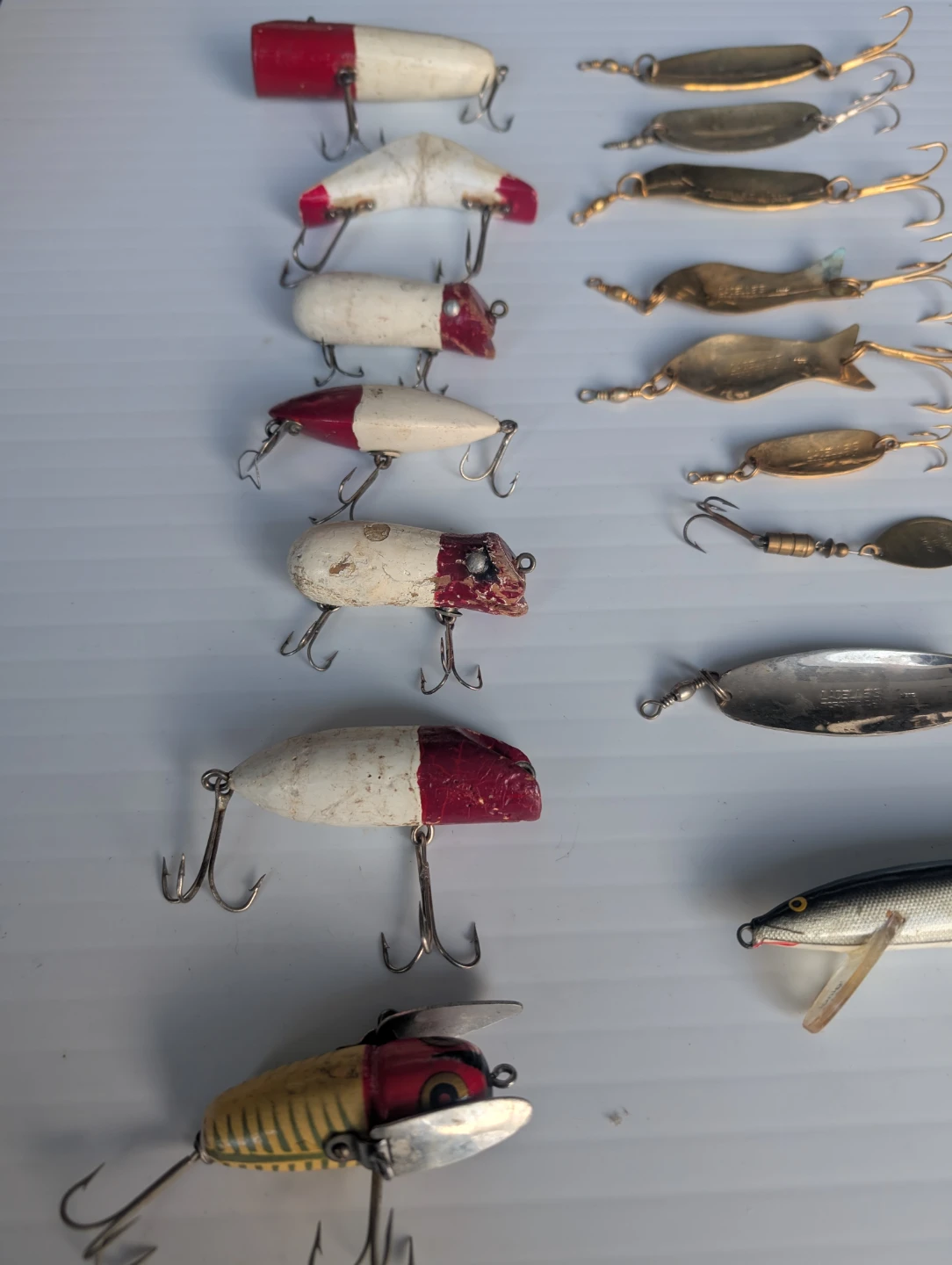 Fishing Lure Lot - Assorted Styles antique and gold-plated - photo 3