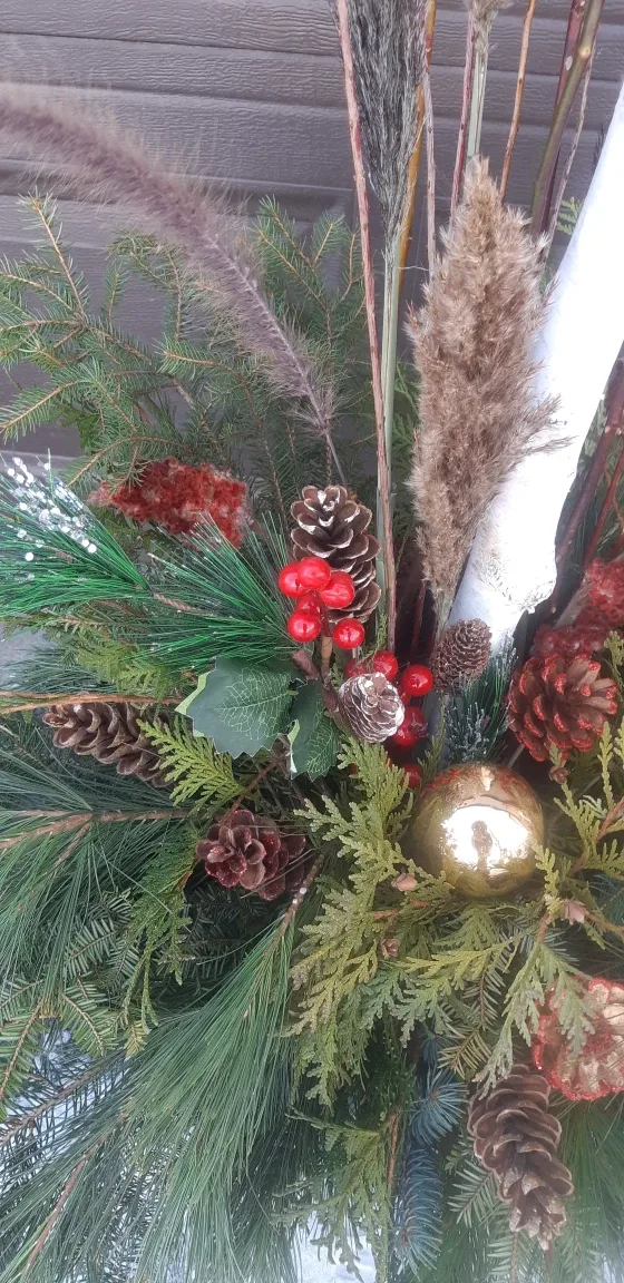 Winter Outdoor Planter image indicator(5)