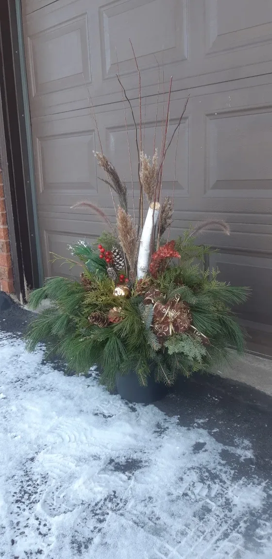 Winter Outdoor Planter image indicator(7)