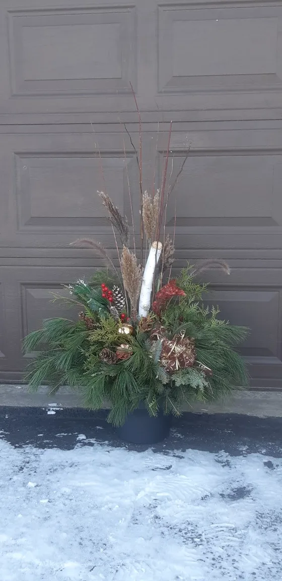 Winter Outdoor Planter image indicator(8)