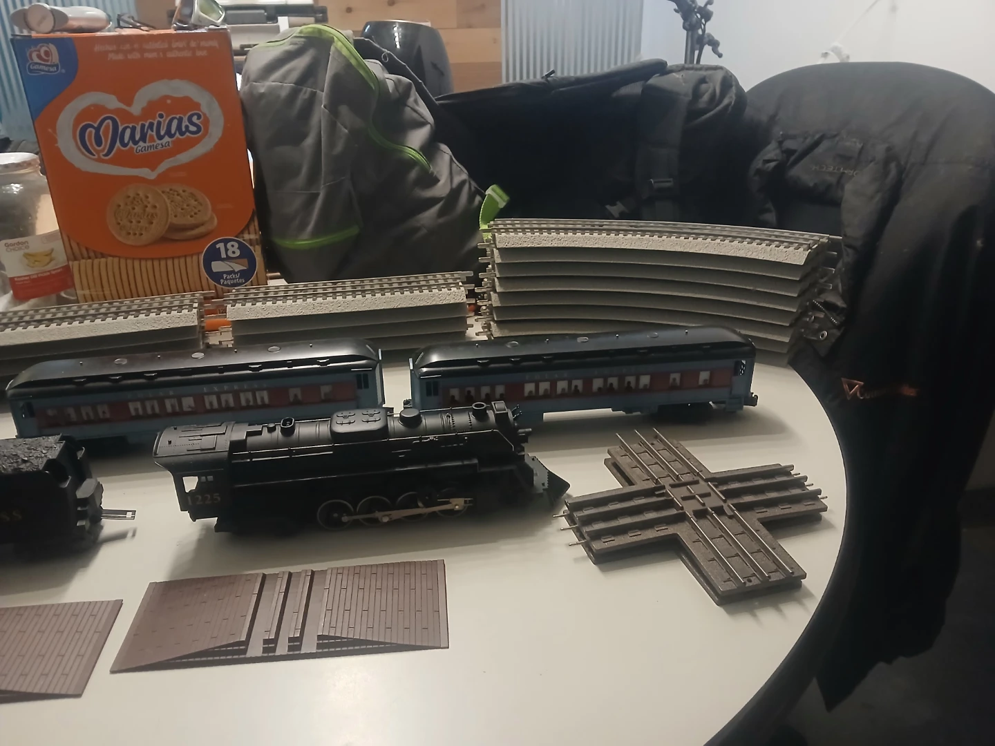 Lionel Polar Express Train Set - photo 2