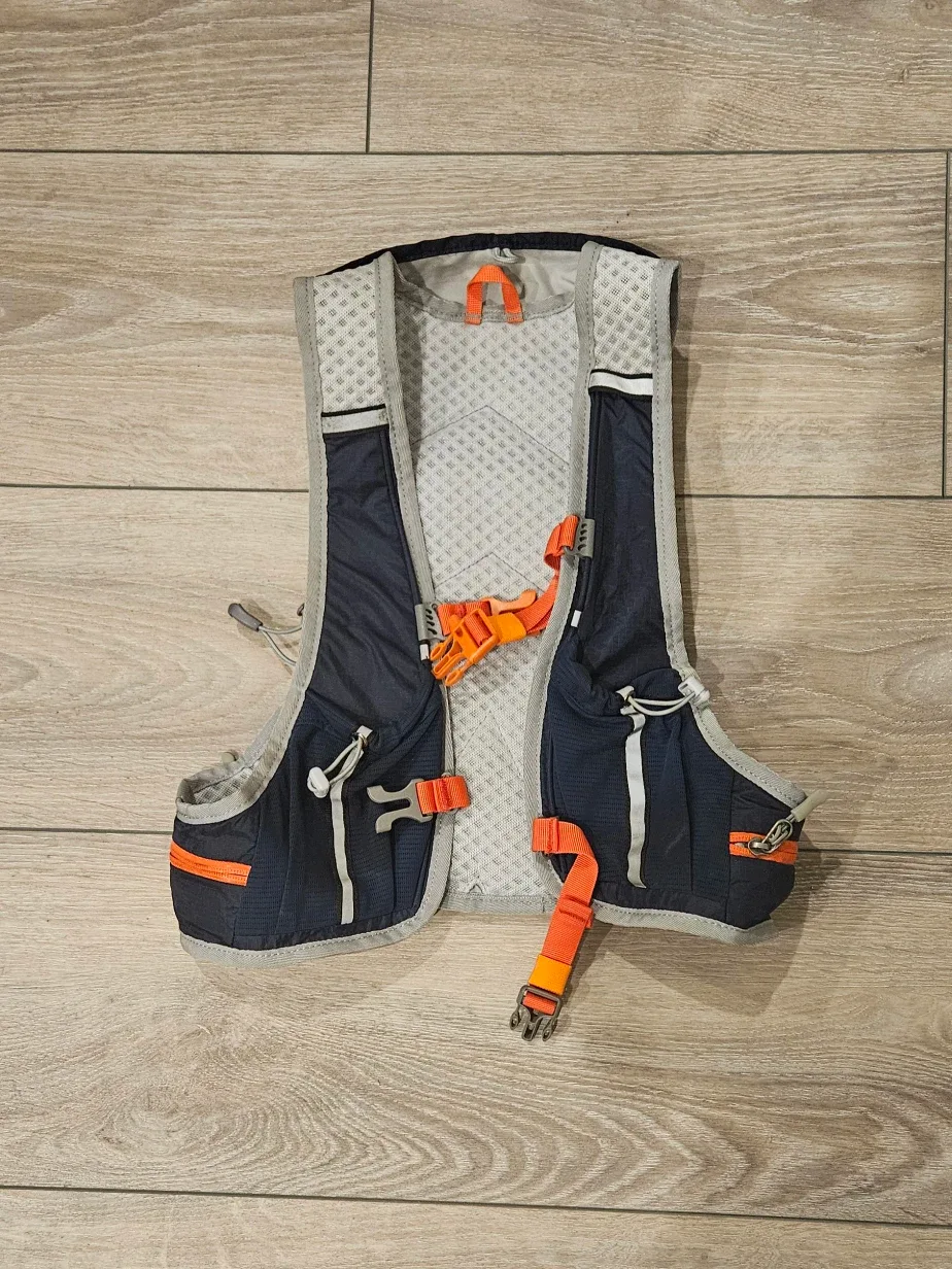 Running/Hiking Hydration Vests x 2 #Cleanout image indicator(2)