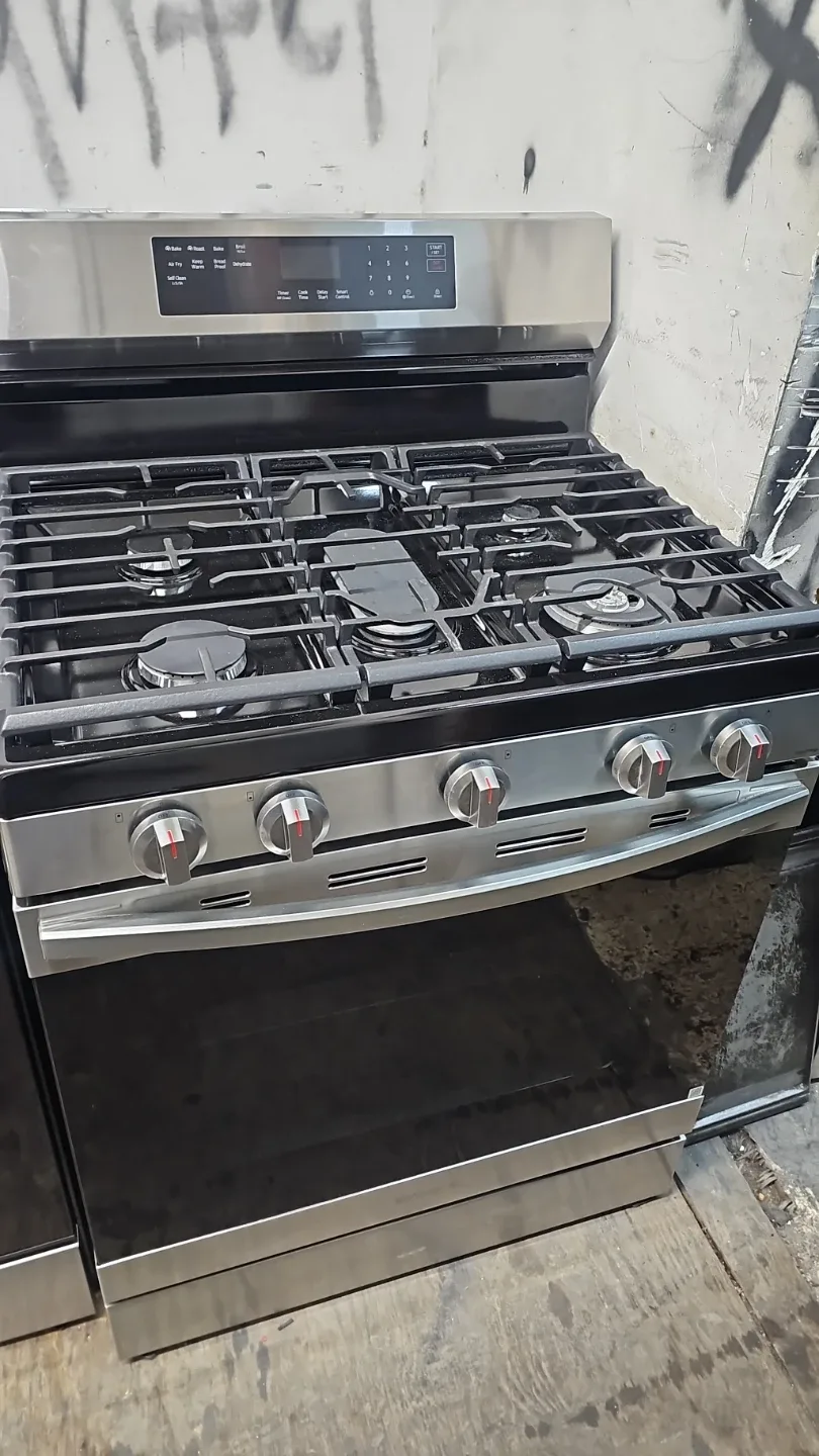 Samsung 30in Stainless steel gas stove