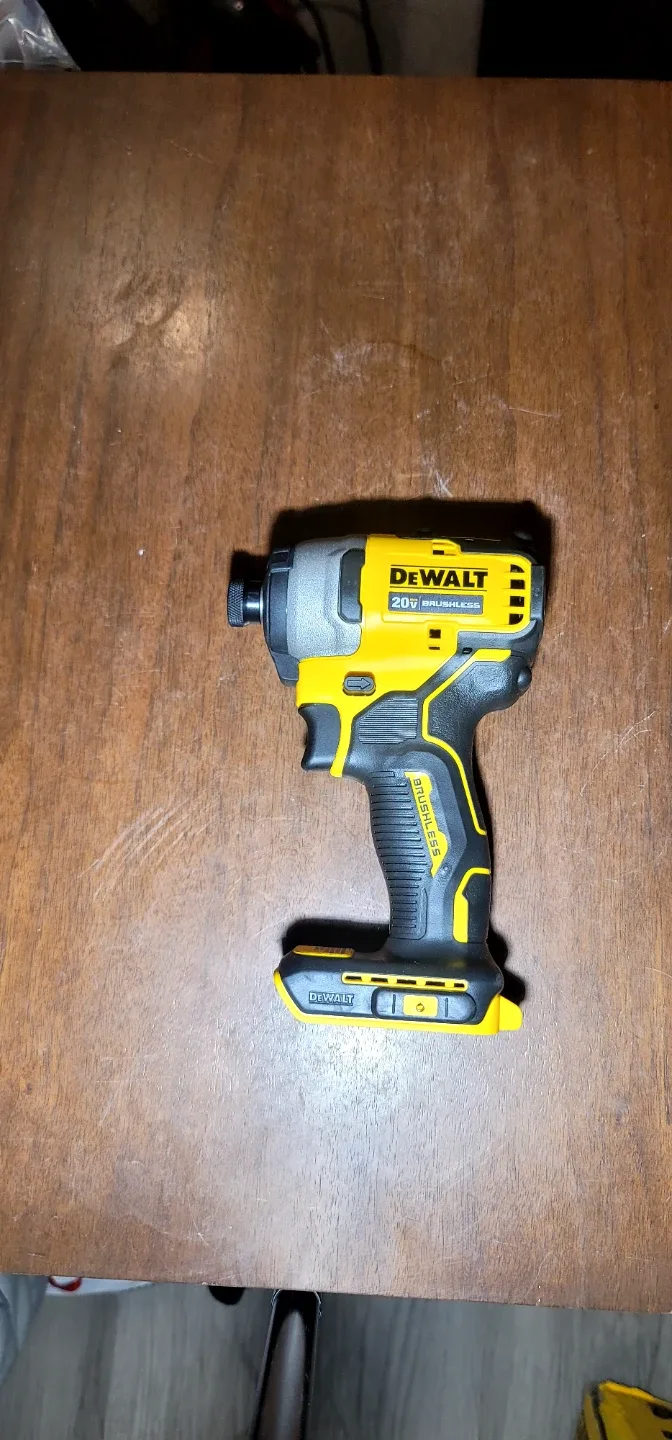 DeWalt 20V Cordless Power Tool Combo Kit image indicator(6)