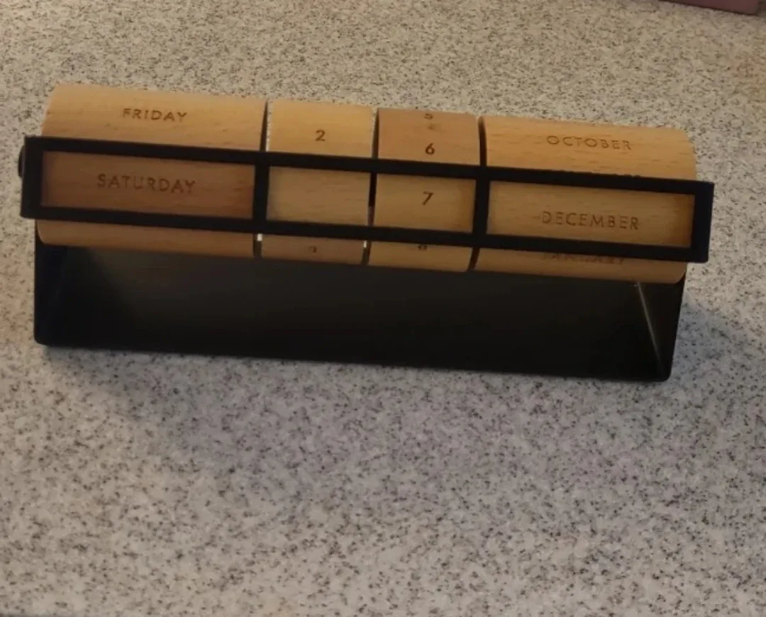 (NEW) Nota Wood Perpetual Calendar for 🎁 gift - # Cleanout image indicator(4)