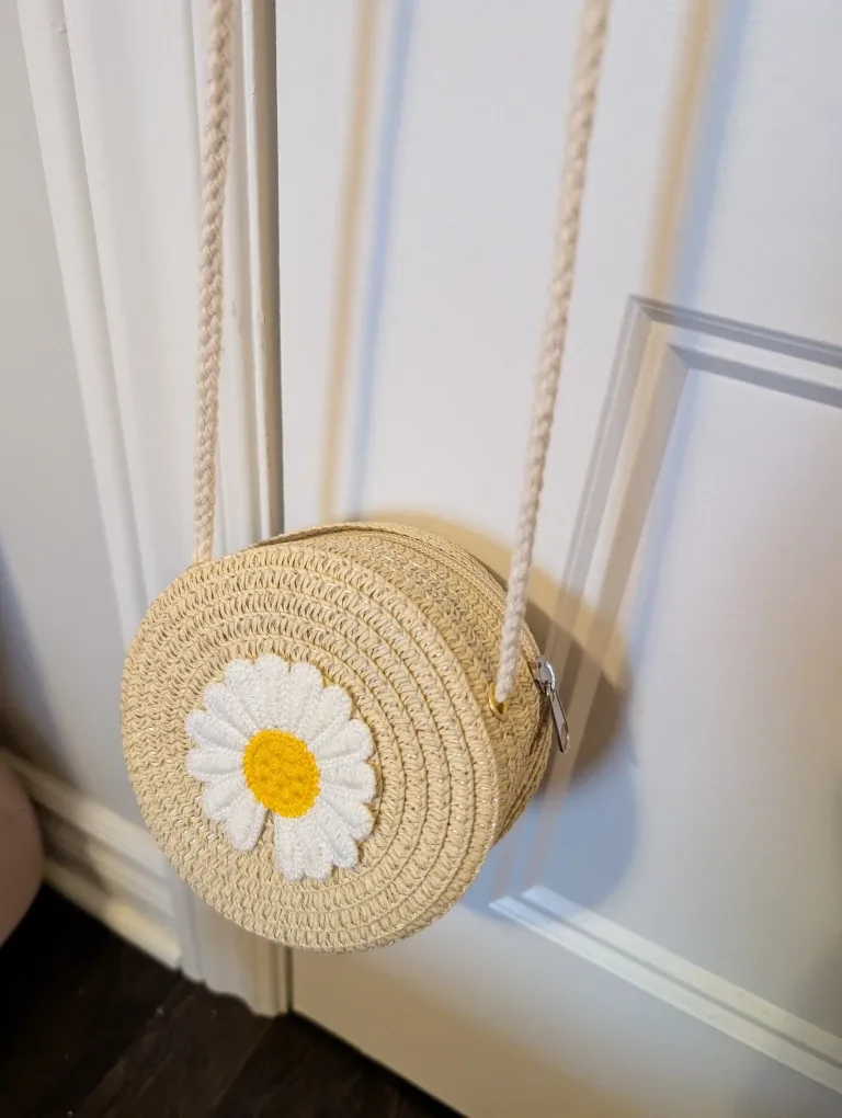Daisy Straw Round Crossbody Bag
