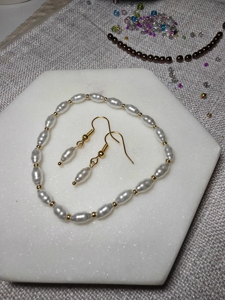 Pearl Bracelet and Earring Set image indicator(2)