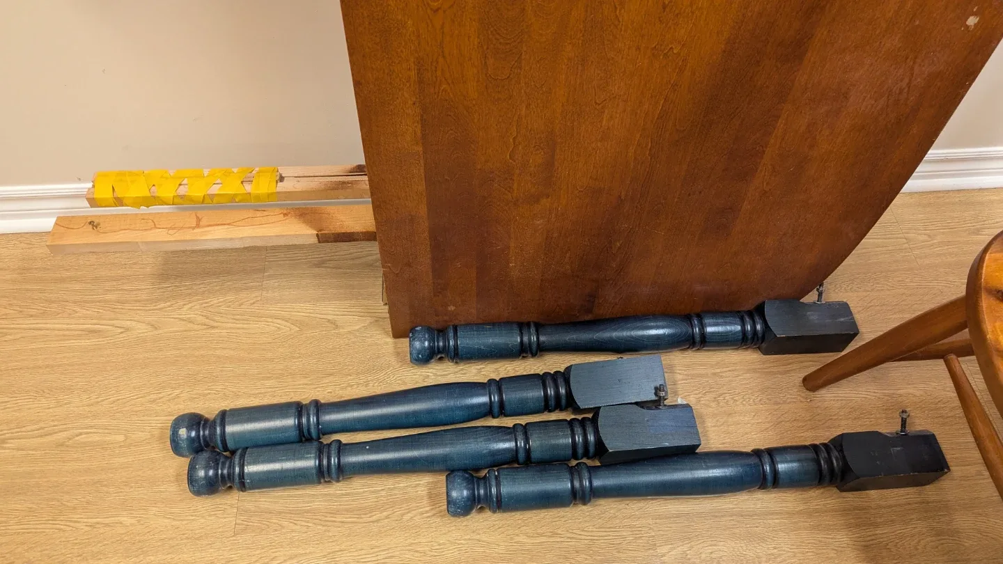 Kitchen table w chairs image indicator(2)