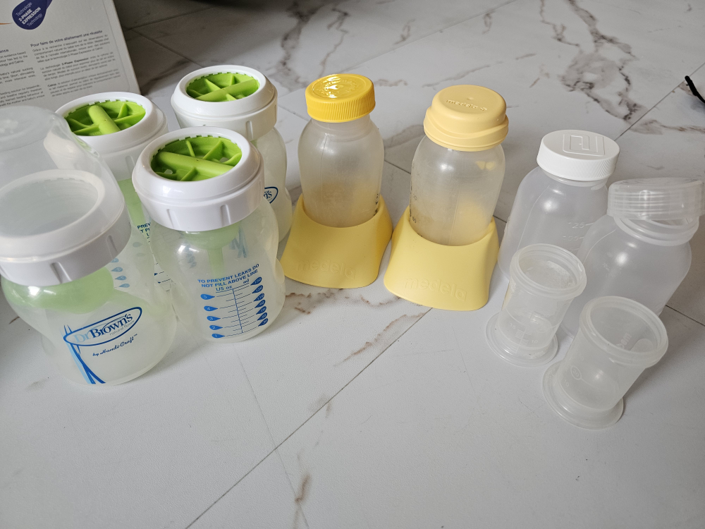 Medela Breast pump +accessories - photo 3