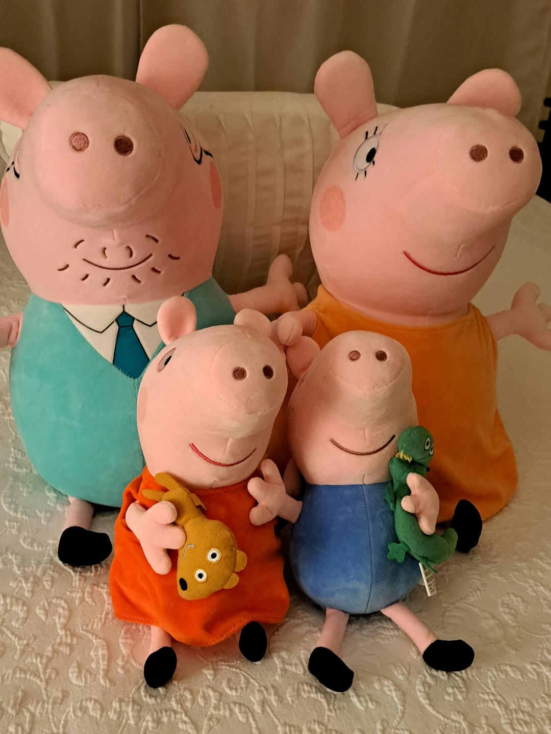 Peppa Pig Family Plush Set - Like New! - photo 2