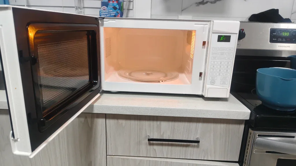 Everyday Essentials Microwave - White