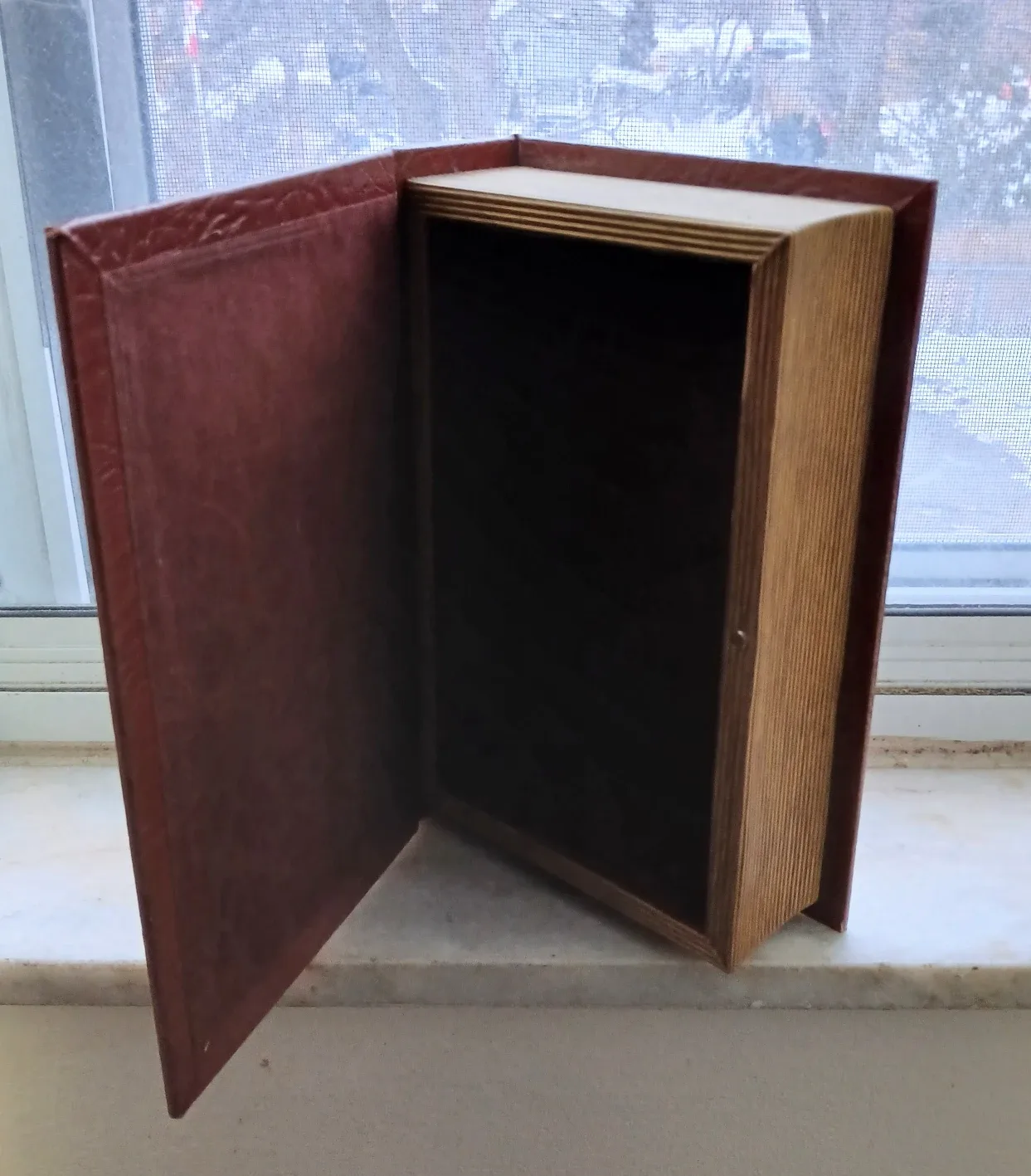 Decorative wood London Book Box image indicator(3)