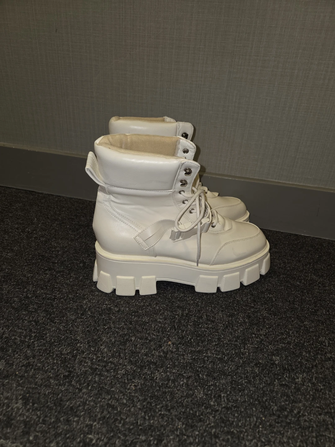 Public Desire White Platform Boots - photo 2
