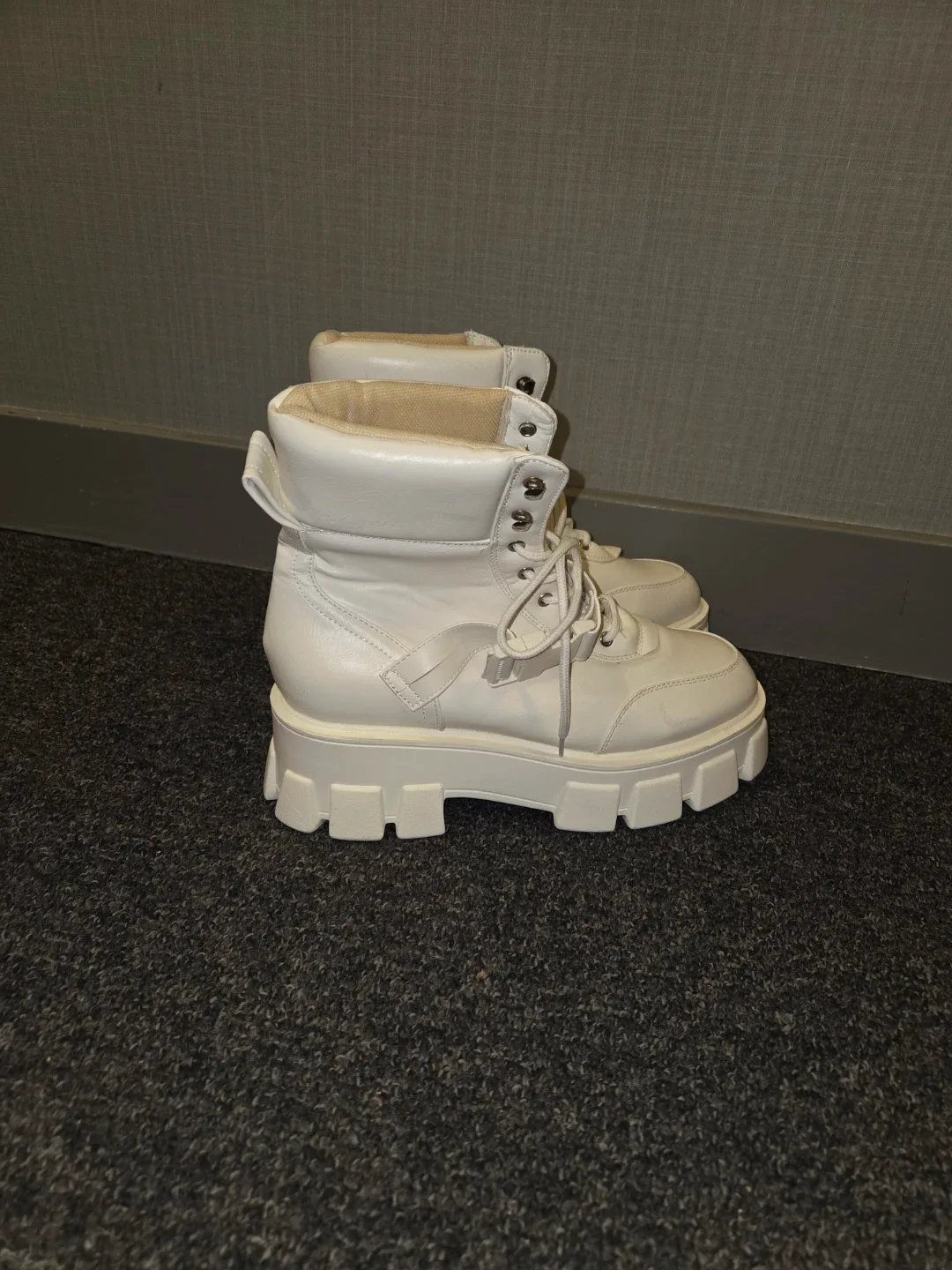 Public Desire White Platform Boots image indicator(2)