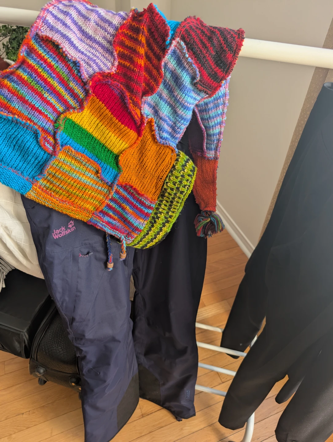 🥕Jack Wolfskin Ski/Snowboard Pants + Colorful Wool Beanie! ❄️🏂 - photo 3