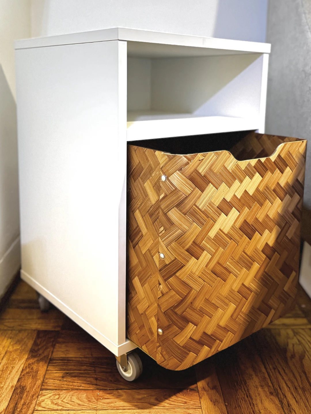 IKEA Vihals nightstand with Bullig basket - photo 2