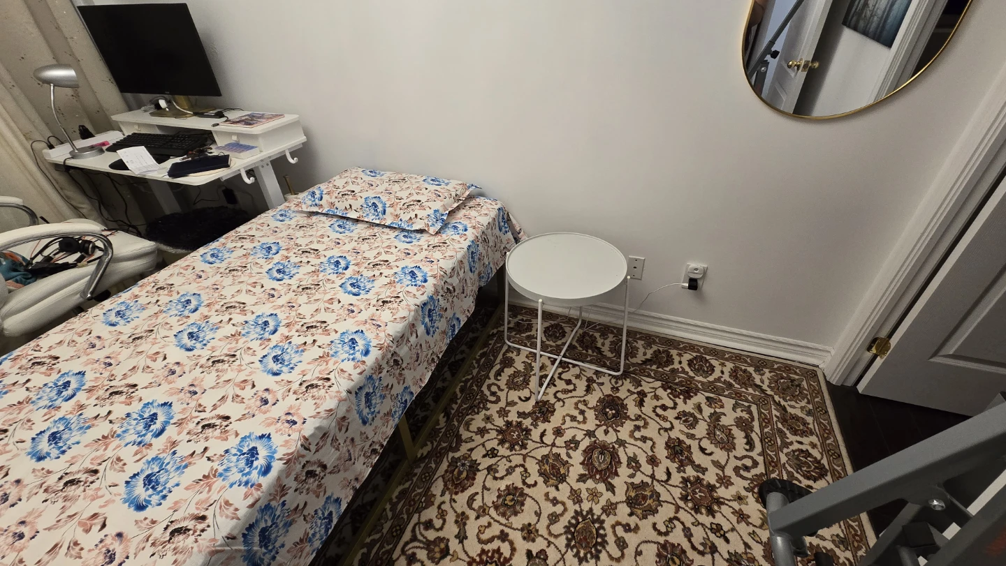 IKEA White Side Table - photo 3