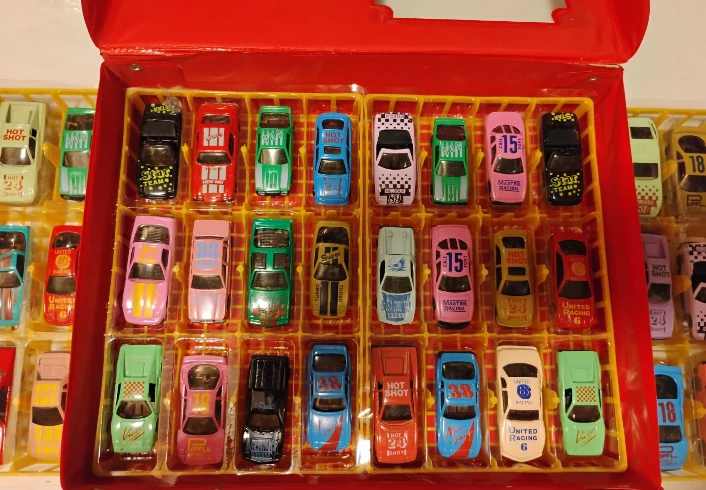 Carrying Case of 48 Die-Cast/Plastic Mini Model Cars - photo 3