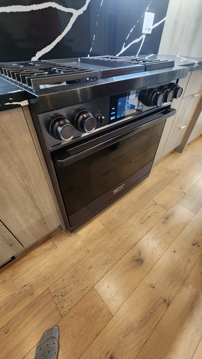 Dacor 36" Graphite Stainless Steel Natural Gas Range - photo 3