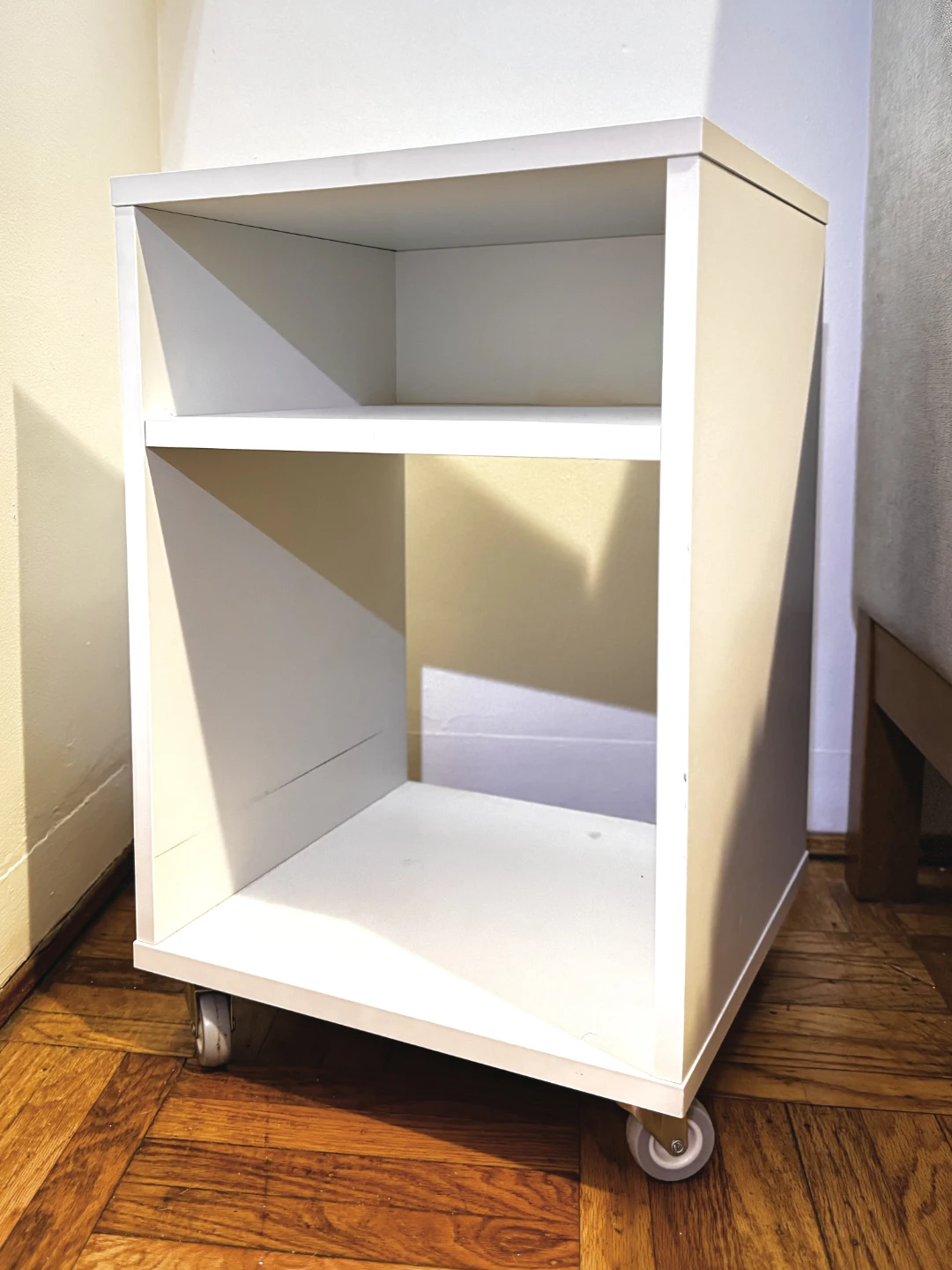 IKEA Vihals nightstand with Bullig basket - photo 4