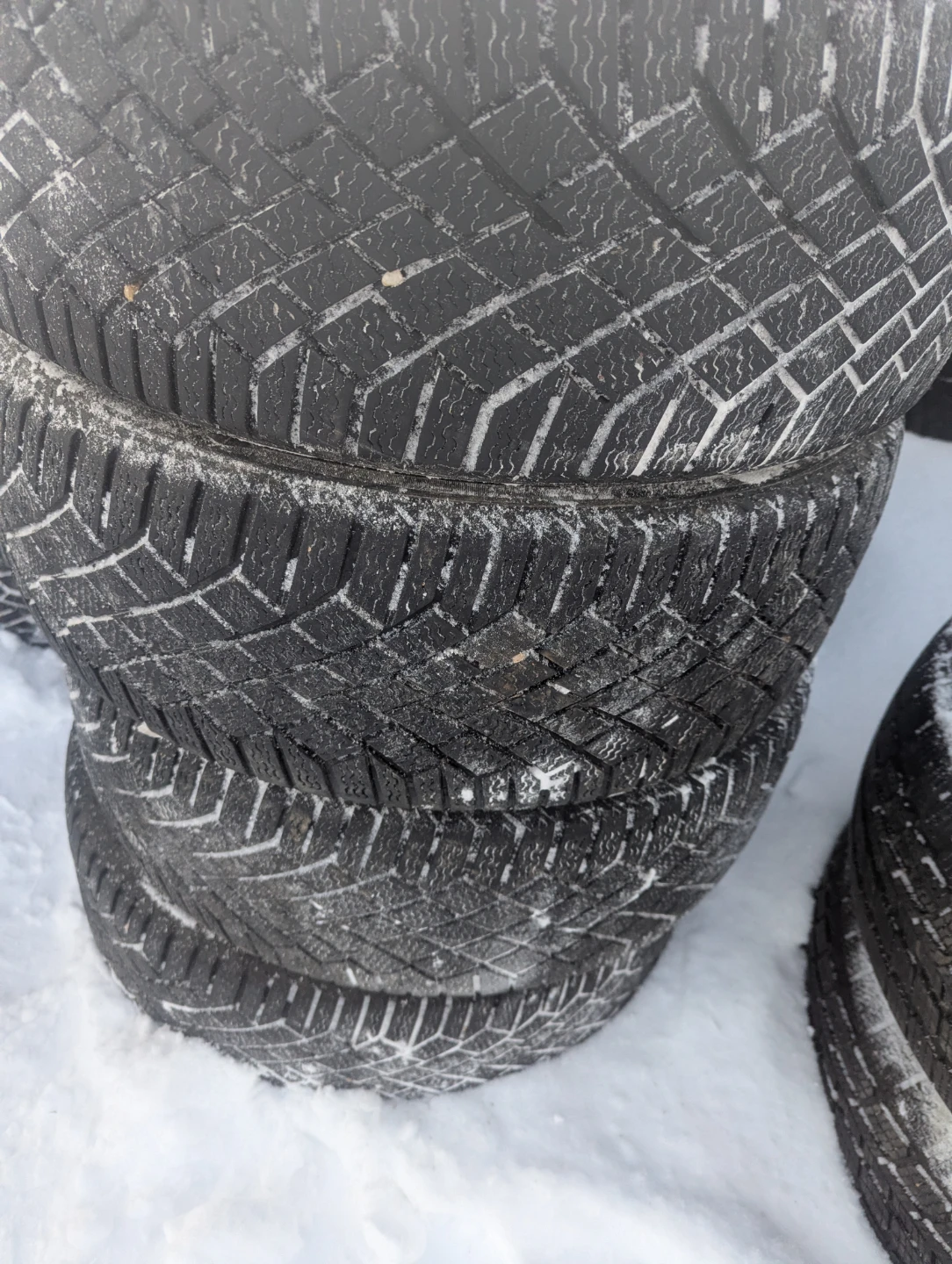 Set of 4 Winter Tires - 215/50 R18 - photo 2