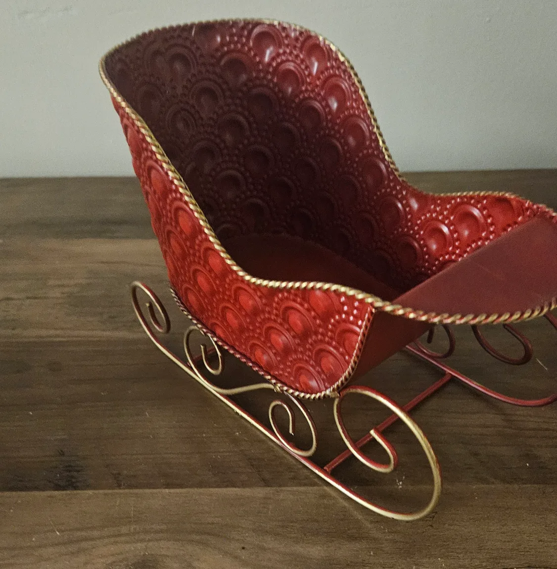 Red & Gold Metal Sleigh Decoration 8.5in image indicator(2)