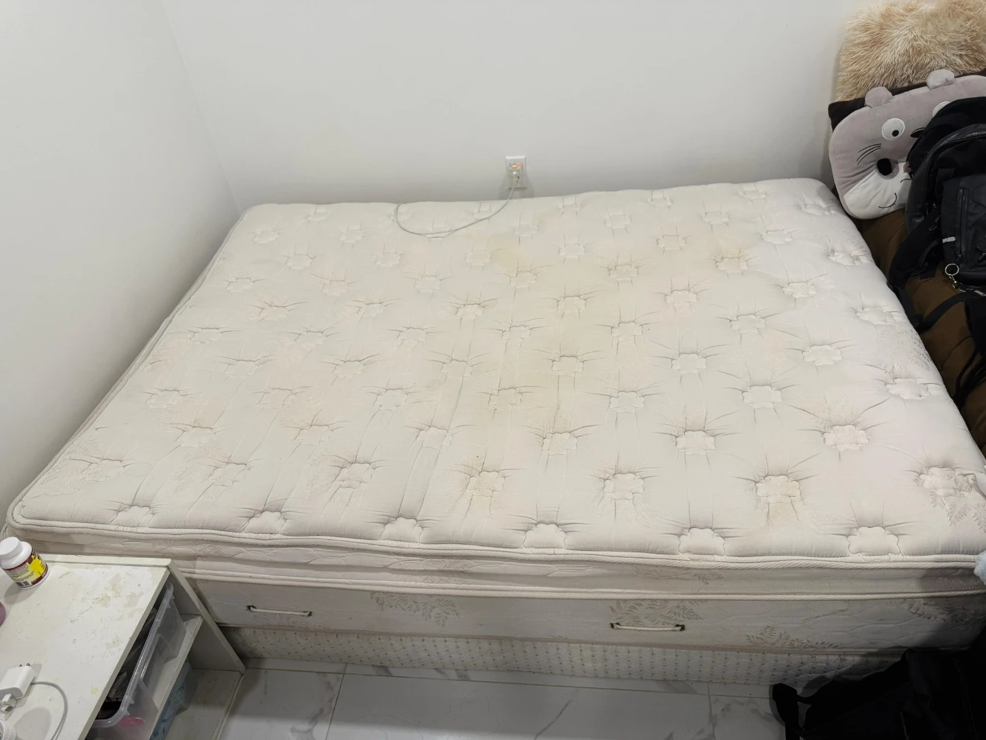 Free Queen Size very soft mattress and mattress box
