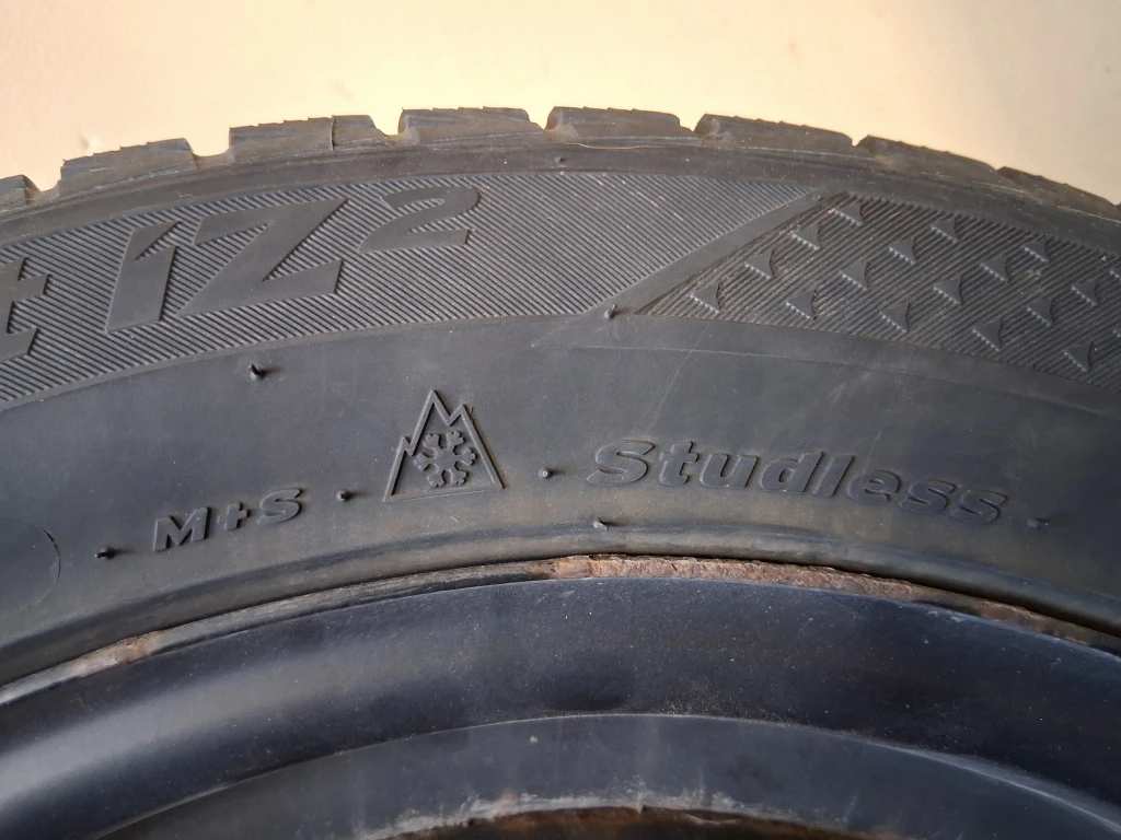 Hankook Winter i*cept IZ2 Studless Tire - photo 2