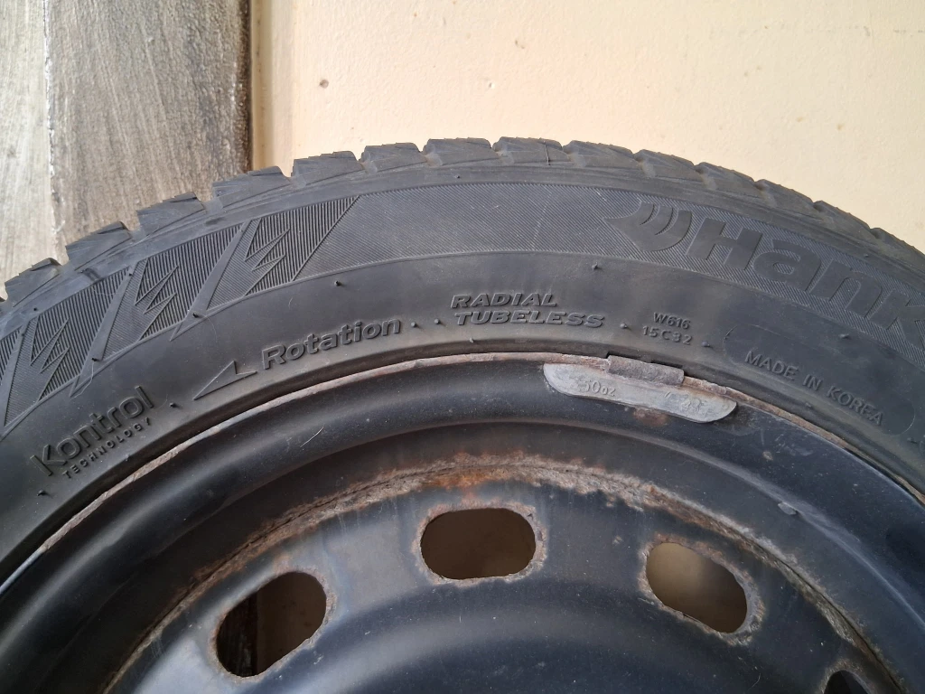 Hankook Winter i*cept IZ2 Studless Tire - photo 3