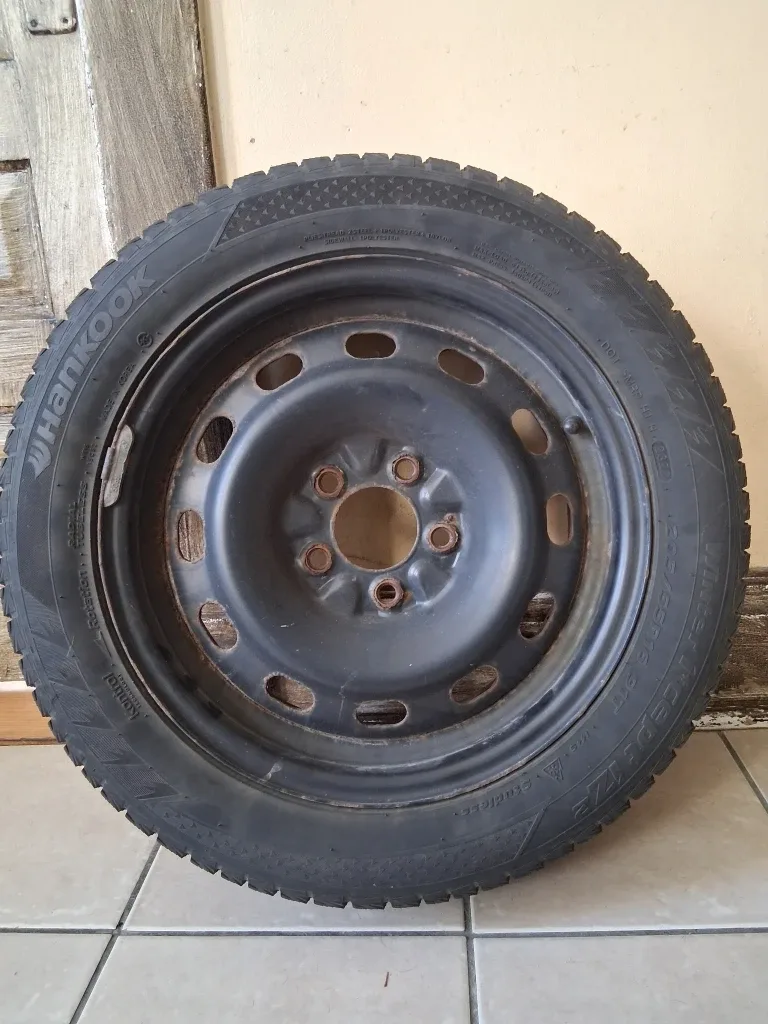 Hankook Winter i*cept IZ2 Studless Tire image indicator(6)