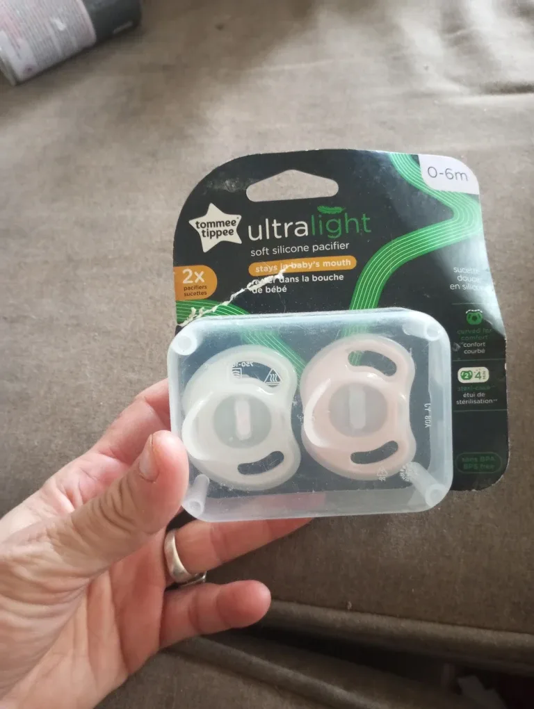 Tommee Tippee Ultralight Pacifier (0-6m) -#clearout